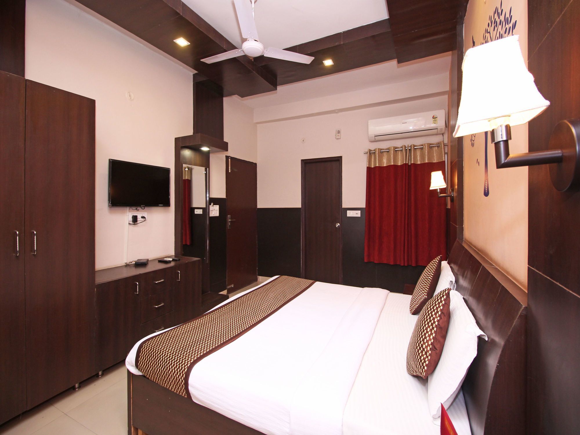Oyo 576 Hotel Shree Kanta Residency Γκουργκάον Εξωτερικό φωτογραφία
