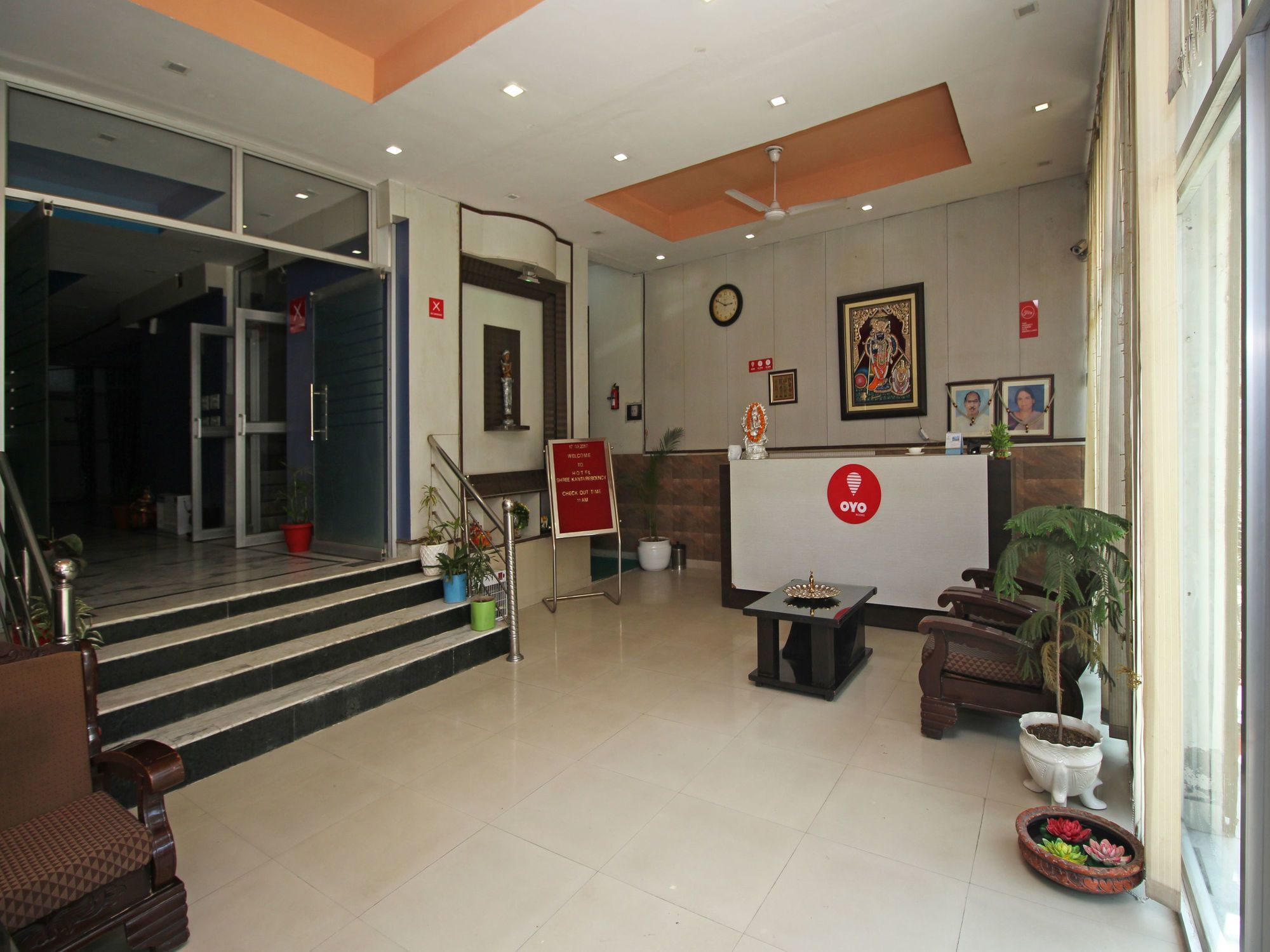 Oyo 576 Hotel Shree Kanta Residency Γκουργκάον Εξωτερικό φωτογραφία
